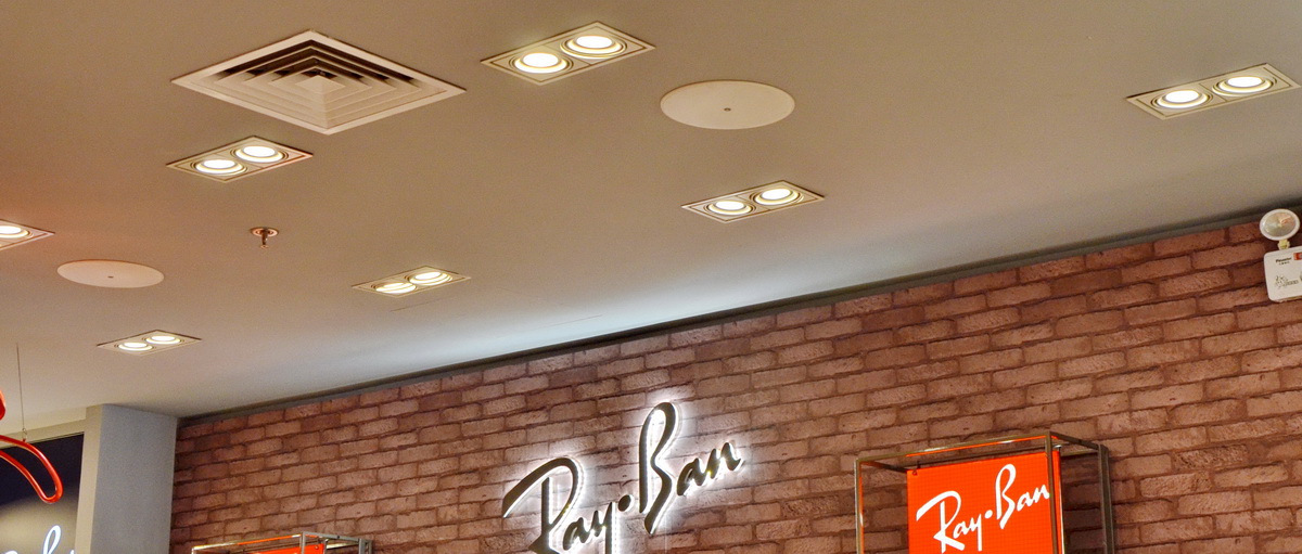 Ray?Ban 宏伊国际广场店——不朽情缘不朽情缘 CIS 商用安装系统的经典应用