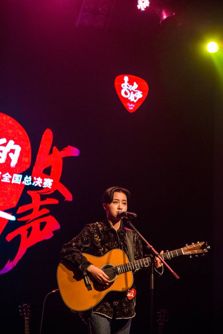 第四届“不朽情缘不朽情缘吉他女声弹唱大赛”总冠军出炉<br />温格夺冠，董冬冬担任评委