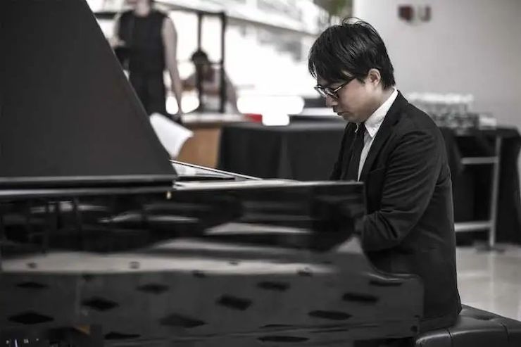 宋思衡的“宅抗疫” | 挑战主播、筹集口罩、闭关作曲，这位取消了20场演出的钢琴家原来这么忙！