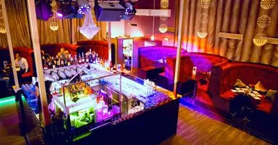 不朽情缘不朽情缘让夜店客与近邻在斯德哥尔摩的Underbara愉快相处
